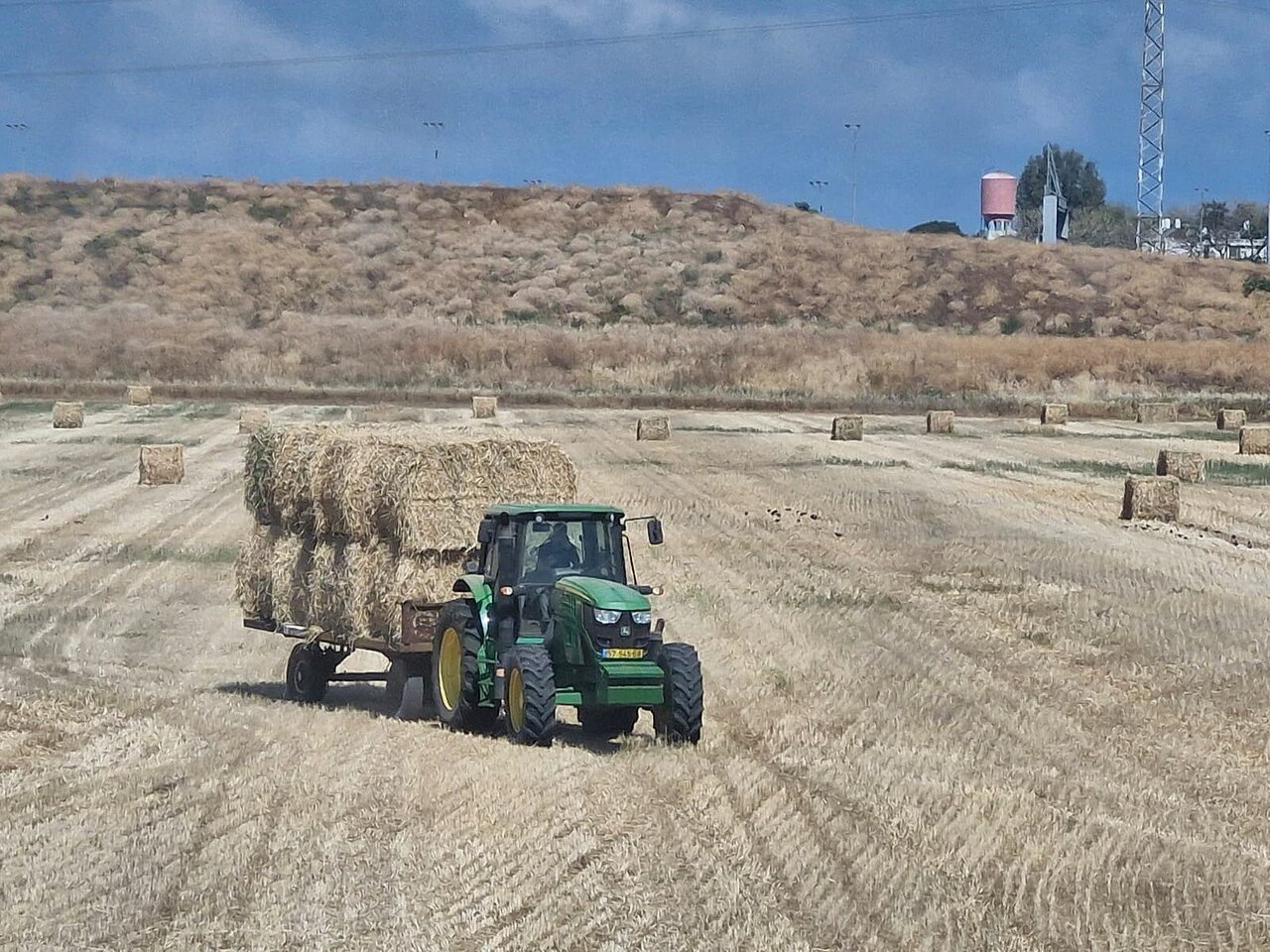 John Deere 6130J Tractor 4x4 con cabina 2019 - foto 2